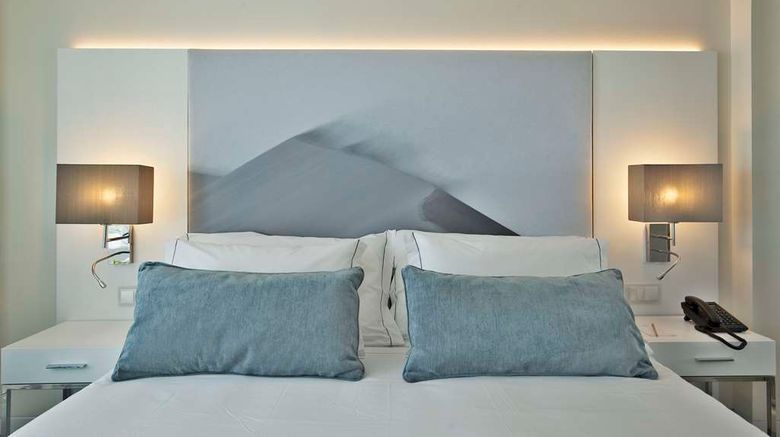 <b>Hotel White Lisboa Room</b>. Images powered by <a href="https://iceportal.shijigroup.com/" title="IcePortal" target="_blank">IcePortal</a>.
