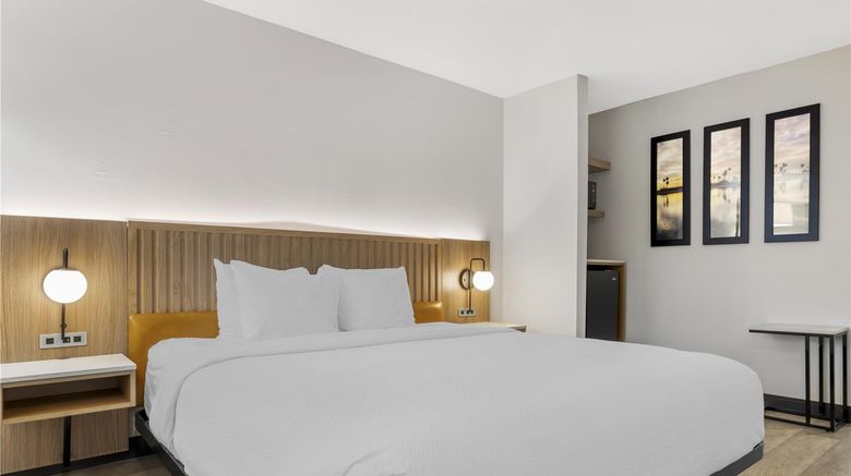 <b>Best Western San Diego Pacific Beach/Mis Room</b>. Images powered by <a href="https://iceportal.shijigroup.com/" title="IcePortal" target="_blank">IcePortal</a>.