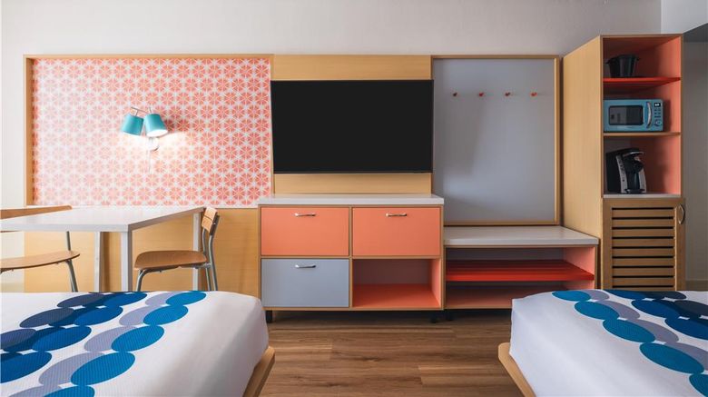 <b>Golden Sands Carolina Beach Room</b>. Images powered by <a href="https://iceportal.shijigroup.com/" title="IcePortal" target="_blank">IcePortal</a>.
