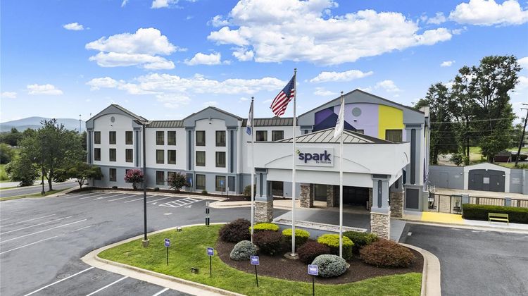 Spark by Hilton Waynesboro Exterior