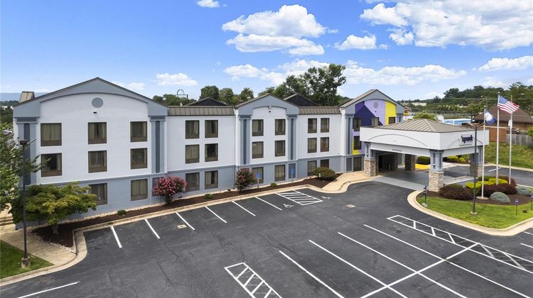 Spark by Hilton Waynesboro Exterior