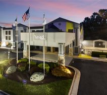 Spark by Hilton Waynesboro Exterior