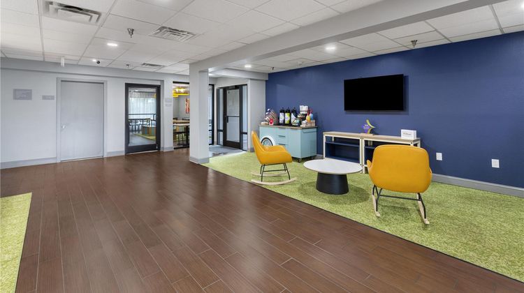 Spark by Hilton Waynesboro Lobby