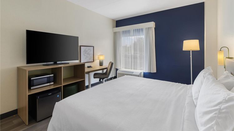 Spark by Hilton Waynesboro Room