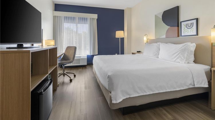 Spark by Hilton Waynesboro Room