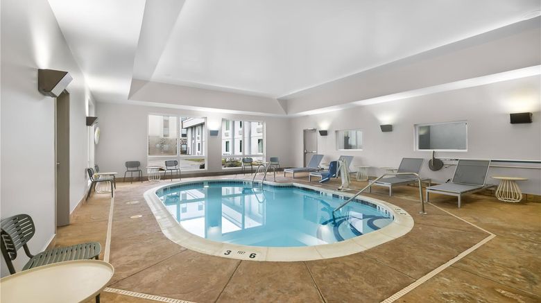 <b>Spark by Hilton Hamburg Pool</b>. Images powered by <a href="https://iceportal.shijigroup.com/" title="IcePortal" target="_blank">IcePortal</a>.