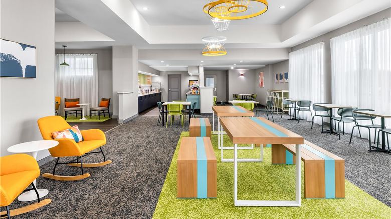 <b>Spark by Hilton Hamburg Restaurant</b>. Images powered by <a href="https://iceportal.shijigroup.com/" title="IcePortal" target="_blank">IcePortal</a>.