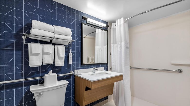 <b>Spark by Hilton Hamburg Room</b>. Images powered by <a href="https://iceportal.shijigroup.com/" title="IcePortal" target="_blank">IcePortal</a>.