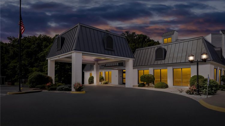 Spark by Hilton Staunton Exterior