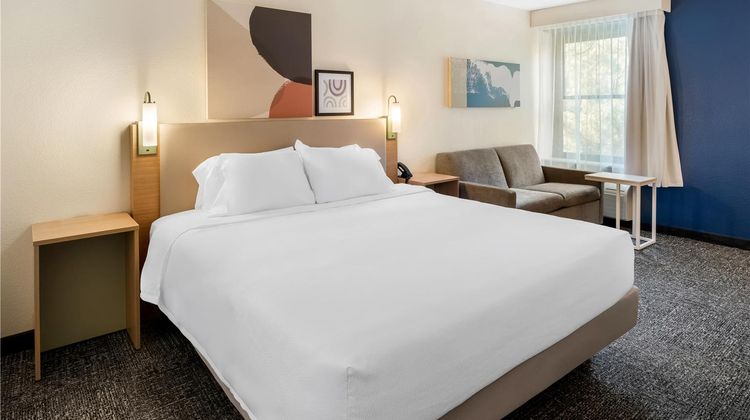 Spark by Hilton Staunton Room