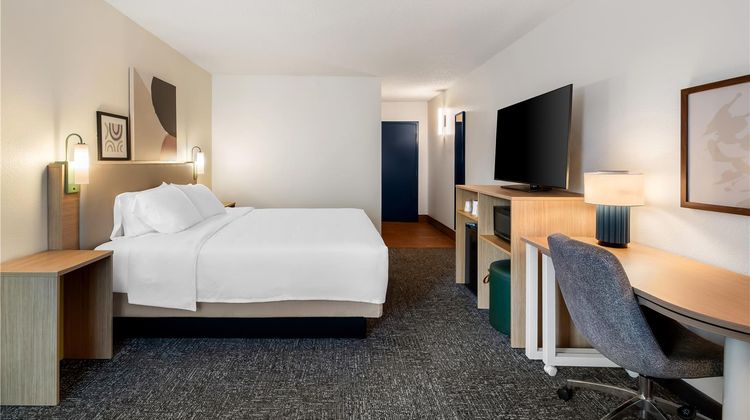 Spark by Hilton Staunton Room