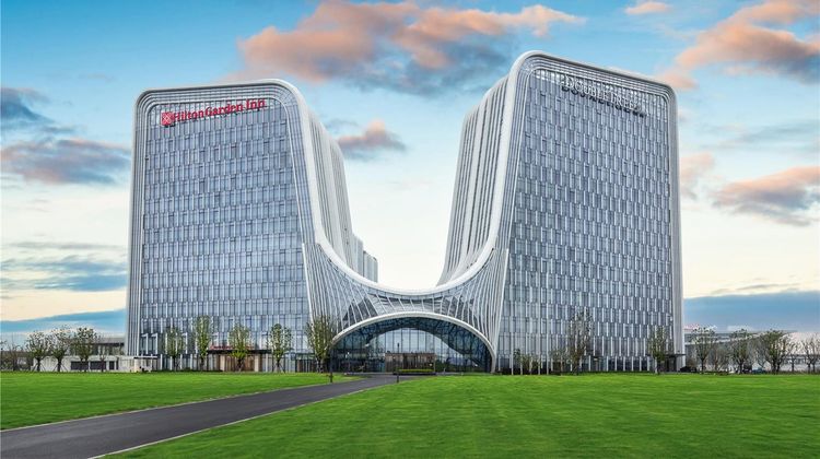Hilton Garden Inn Zhengzhou Airport Exterior