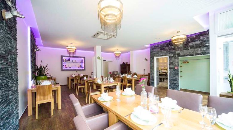 <b>Caravelle Hotel im Park Restaurant</b>. Images powered by <a href="https://iceportal.shijigroup.com/" title="IcePortal" target="_blank">IcePortal</a>.