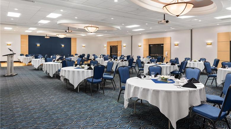 <b>Birchwood Inn, BW Premier Collection Ballroom</b>. Images powered by <a href="https://iceportal.shijigroup.com/" title="IcePortal" target="_blank">IcePortal</a>.