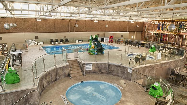 <b>Birchwood Inn, BW Premier Collection Pool</b>. Images powered by <a href="https://iceportal.shijigroup.com/" title="IcePortal" target="_blank">IcePortal</a>.