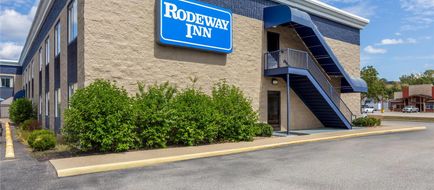 Rodeway Inn Exterior