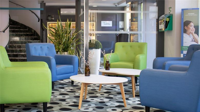 <b>Brit Hotel Macon Centre Gare Lobby</b>. Images powered by <a href="https://iceportal.shijigroup.com/" title="IcePortal" target="_blank">IcePortal</a>.