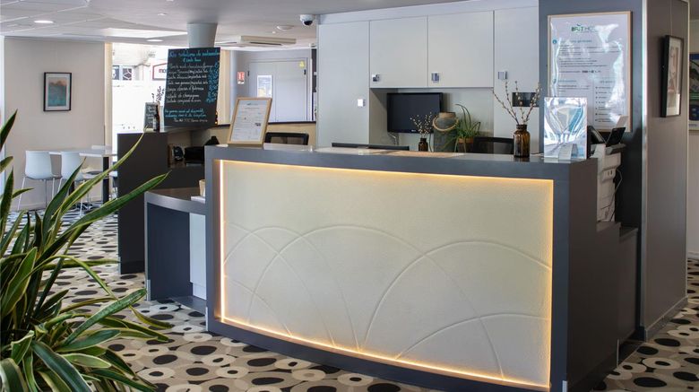 <b>Brit Hotel Macon Centre Gare Lobby</b>. Images powered by <a href="https://iceportal.shijigroup.com/" title="IcePortal" target="_blank">IcePortal</a>.