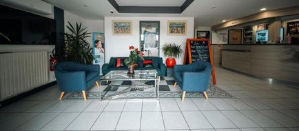 Brit Hotel La Bonne Etape Lobby