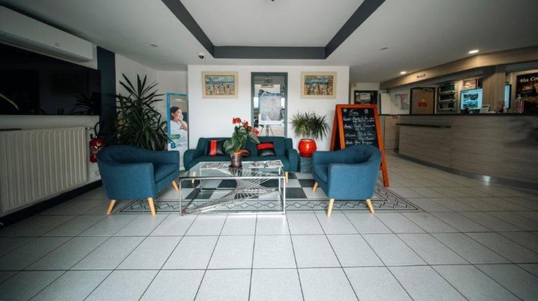 <b>Brit Hotel La Bonne Etape Lobby</b>. Images powered by <a href="https://iceportal.shijigroup.com/" title="IcePortal" target="_blank">IcePortal</a>.