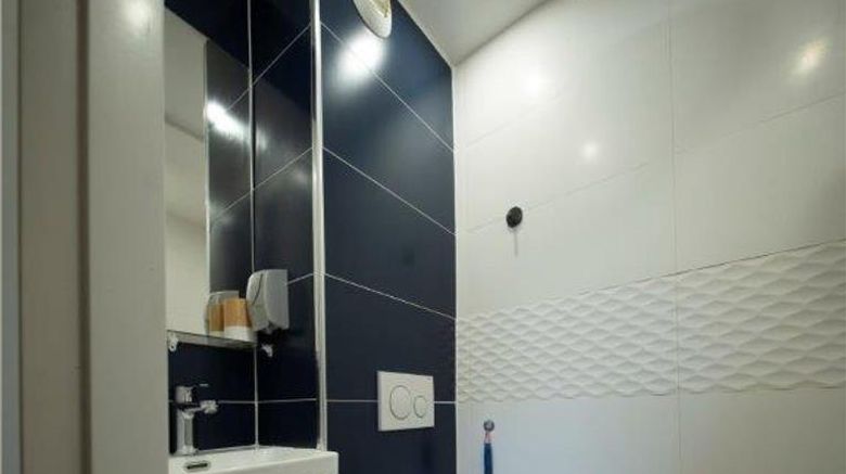<b>Brit Hotel La Bonne Etape Room</b>. Images powered by <a href="https://iceportal.shijigroup.com/" title="IcePortal" target="_blank">IcePortal</a>.