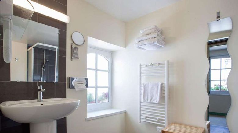 <b>Hotel Le Puits Dore Room</b>. Images powered by <a href="https://iceportal.shijigroup.com/" title="IcePortal" target="_blank">IcePortal</a>.