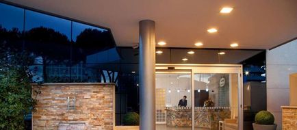 Hotel Artis Exterior