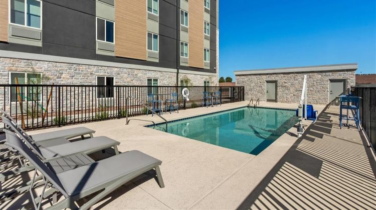 Everhome Suites Yuma Pool