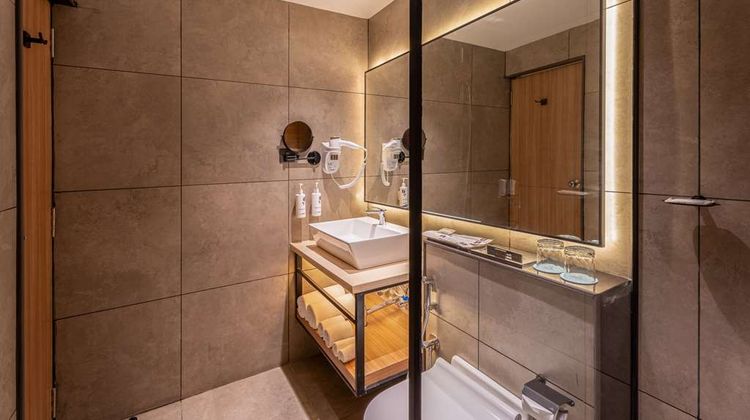 Park Inn & Suites by Radisson Bengaluru Room