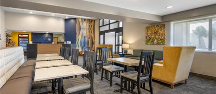 Best Western North I-25 Hotel Lobby