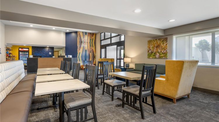 Best Western North I-25 Hotel Lobby