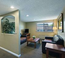 Oxnard Inn Lancaster Room