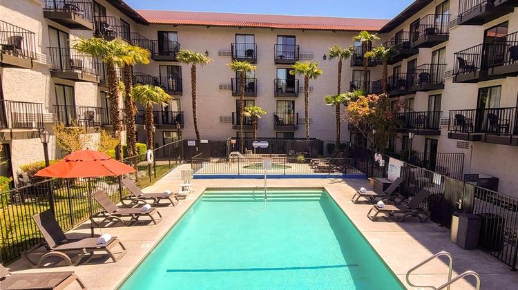 Oxnard Inn Lancaster Pool