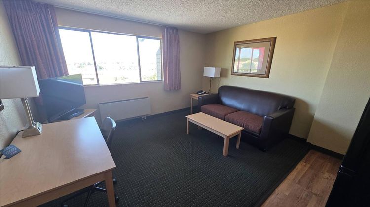 Oxnard Inn Lancaster Suite