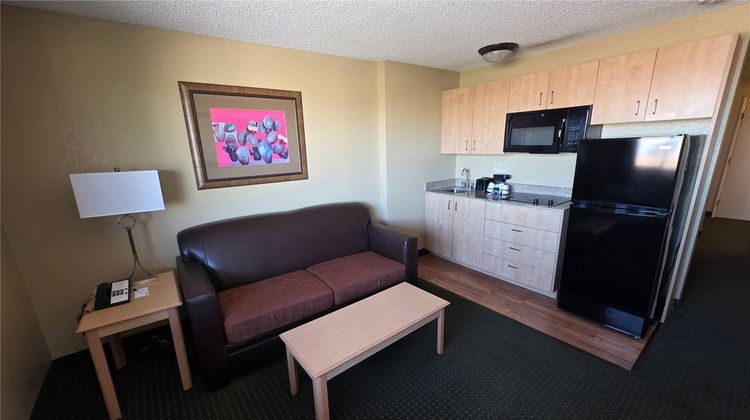 Oxnard Inn Lancaster Suite