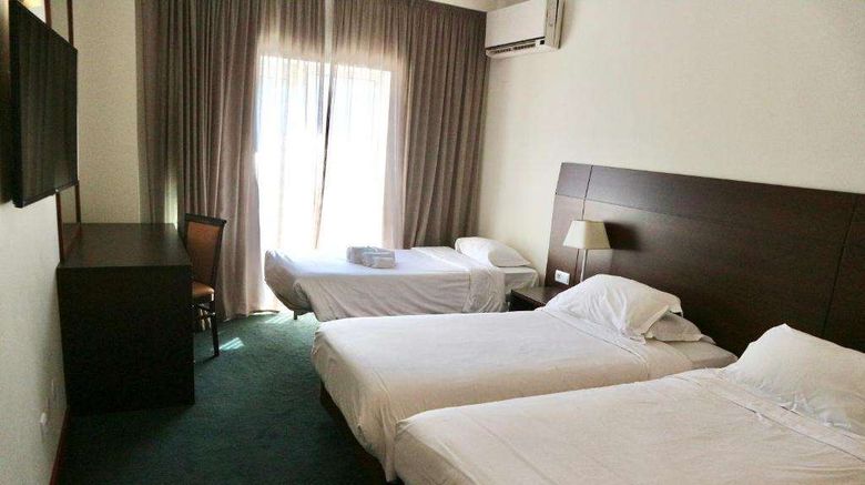 <b>Amazonia Jamor Hotel Pool</b>. Images powered by <a href="https://iceportal.shijigroup.com/" title="IcePortal" target="_blank">IcePortal</a>.