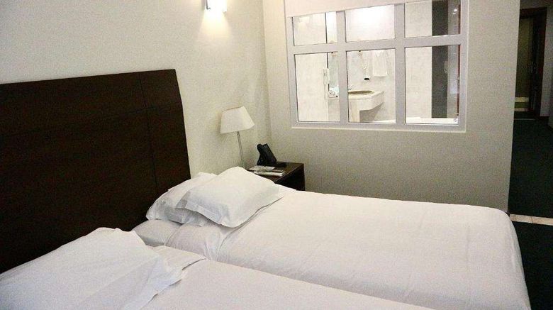 <b>Amazonia Jamor Hotel Pool</b>. Images powered by <a href="https://iceportal.shijigroup.com/" title="IcePortal" target="_blank">IcePortal</a>.
