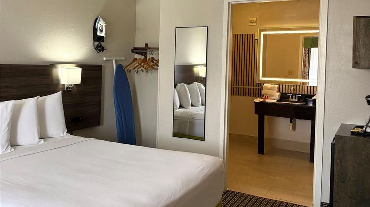 SureStay by Best Western Irving Room