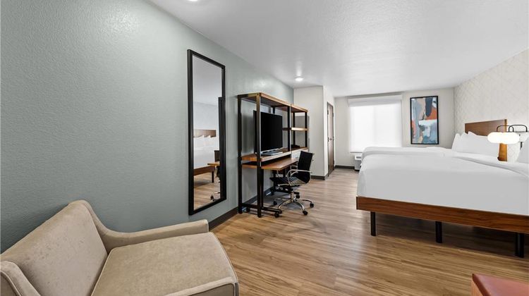 EverHome Suites Waco Room