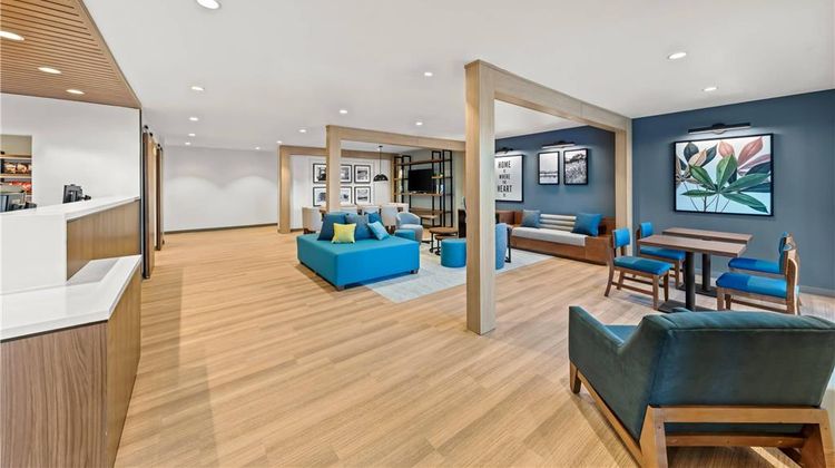 EverHome Suites Waco Lobby