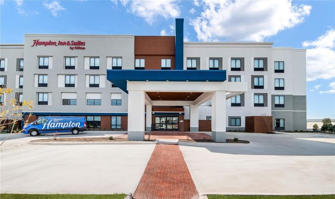 Hampton Inn & Suites Irving DFW Airport Exterior