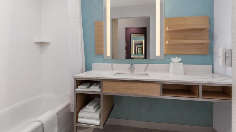 <b>Hilton Garden Inn Wichita Airport Room</b>. Images powered by <a href="https://iceportal.shijigroup.com/" title="IcePortal" target="_blank">IcePortal</a>.