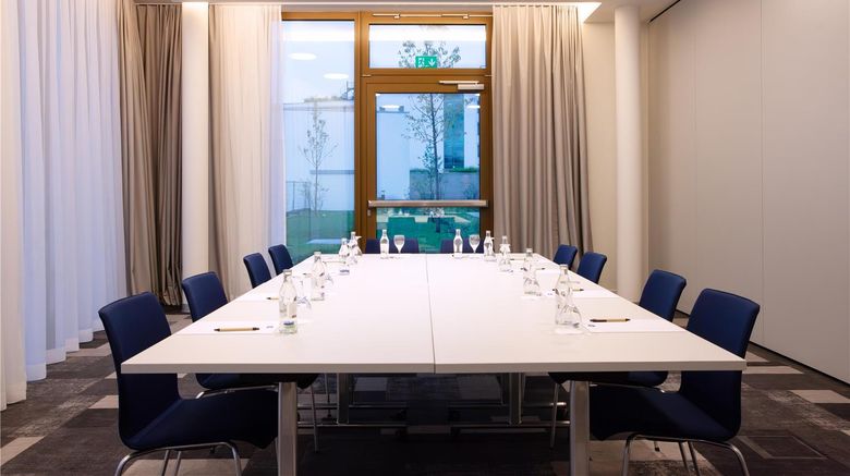 <b>Hampton Stuttgart Meeting</b>. Images powered by <a href="https://iceportal.shijigroup.com/" title="IcePortal" target="_blank">IcePortal</a>.