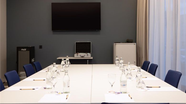 <b>Hampton Stuttgart Meeting</b>. Images powered by <a href="https://iceportal.shijigroup.com/" title="IcePortal" target="_blank">IcePortal</a>.