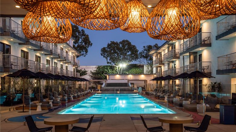 <b>The Anthem Los Angeles Stadium District Pool</b>. Images powered by <a href="https://iceportal.shijigroup.com/" title="IcePortal" target="_blank">IcePortal</a>.