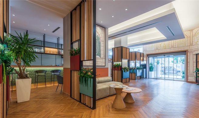 Hilton Garden Inn Rome Colosseum Lobby