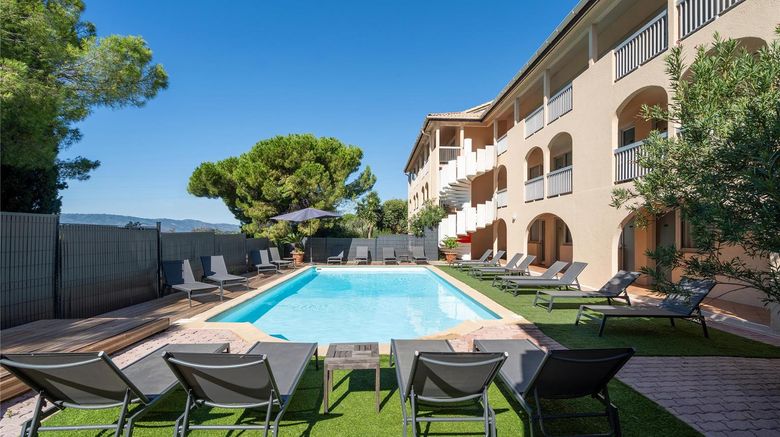 <b>Sure Hotel by Best Western Mougins Pool</b>. Images powered by <a href="https://iceportal.shijigroup.com/" title="IcePortal" target="_blank">IcePortal</a>.