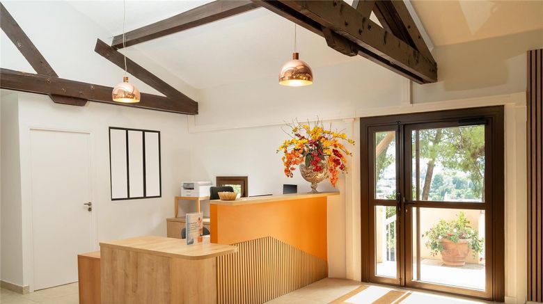 <b>Sure Hotel by Best Western Mougins Lobby</b>. Images powered by <a href="https://iceportal.shijigroup.com/" title="IcePortal" target="_blank">IcePortal</a>.