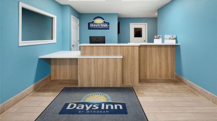 Days Inn by Wyndham Fergus Falls Lobby