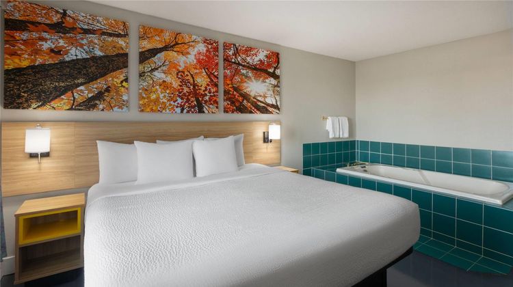 Days Inn by Wyndham Fergus Falls Suite